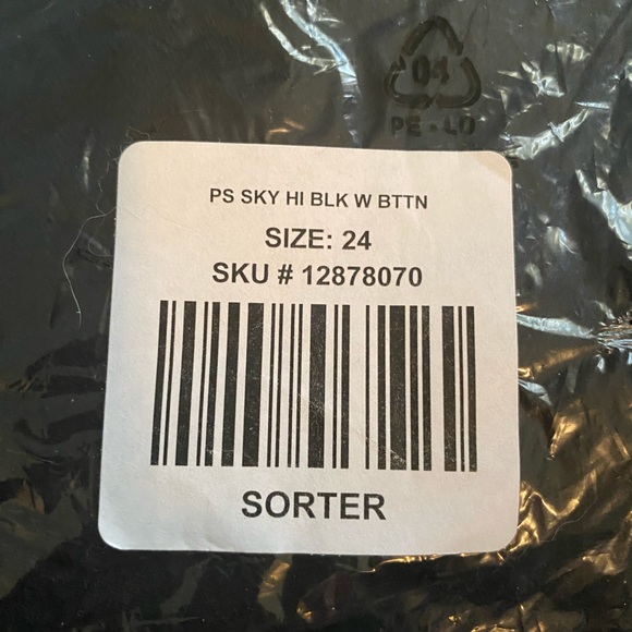 Torrid Sky High Black Skinny Jeans w/ destructed hem and button fly Size 24 NWT - Picture 3 of 4